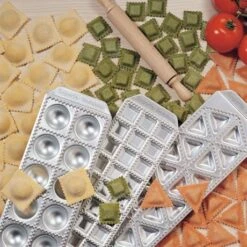 Imperia Coffret Raviolamp Tris 3 Plaques à Raviolis Et Tortellis + Rouleau 5 Imperia Coffret Raviolamp Tris 3 Plaques à Raviolis Et Tortellis + Rouleau -Ustensiles De Cuisine Boutique 22900 1 1 Coffret Raviolamp tris 3 plaques a raviolis et tortellis rouleau Imperia