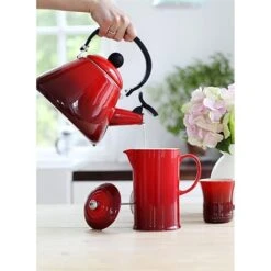 Le Creuset Bouilloire Kone 1,6 L Cerise -Ustensiles De Cuisine Boutique 288000 2 4 Bouilloire Kone 1 6 L Cerise Le Creuset
