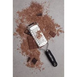 Microplane Râpe à Fromage Double Tranchant Gourmet Noir -Ustensiles De Cuisine Boutique 478013 2 1 Rape a fromage double tranchant Gourmet noir Microplane