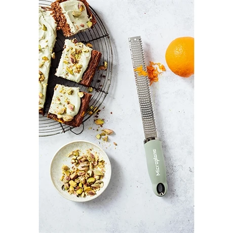 Microplane Zesteur Premium Classic Râpe Vert Sauge 4 Microplane Zesteur Premium Classic Râpe Vert Sauge – Image 2