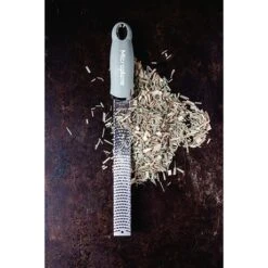 Microplane Zesteur Premium Classic Râpe Vert Sauge 8 Microplane Zesteur Premium Classic Râpe Vert Sauge -Ustensiles De Cuisine Boutique 478030 2 1 Zesteur Premium Classic rape vert sauge Microplane