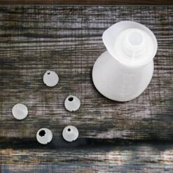 Flacon Souple Verseur En Silicone Avec 5 Douilles -Ustensiles De Cuisine Boutique 51055 4 6 Flacon souple verseur en silicone avec 5 douilles Mathon