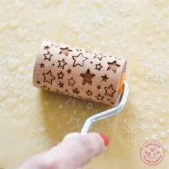 3 Mini Rouleaux Empreintes En Bois Interchangeables 10 3 Mini Rouleaux Empreintes En Bois Interchangeables -Ustensiles De Cuisine Boutique 580018 3 3 3 mini rouleaux empreintes en bois interchangeables Scrapcooking