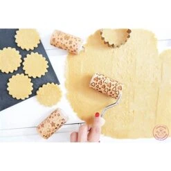 3 Mini Rouleaux Empreintes En Bois Interchangeables 11 3 Mini Rouleaux Empreintes En Bois Interchangeables -Ustensiles De Cuisine Boutique 580018 4 3 3 mini rouleaux empreintes en bois interchangeables Scrapcooking