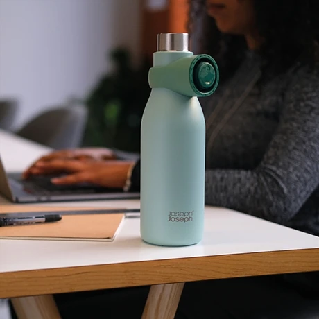 Joseph Joseph Bouteille Isotherme Isolée Sous Vide Loop 500 Ml Vert Mat 6 Joseph Joseph Bouteille Isotherme Isolée Sous Vide Loop 500 Ml Vert Mat – Image 4