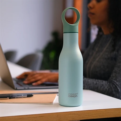 Joseph Joseph Bouteille Isotherme Isolée Sous Vide Loop 500 Ml Vert Mat 7 Joseph Joseph Bouteille Isotherme Isolée Sous Vide Loop 500 Ml Vert Mat – Image 5