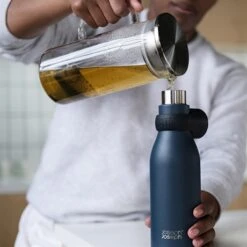 Joseph Joseph Bouteille Isotherme Isolée Sous Vide Loop 500 Ml Bleu Mat 11 Joseph Joseph Bouteille Isotherme Isolée Sous Vide Loop 500 Ml Bleu Mat -Ustensiles De Cuisine Boutique 670195 4 1 Bouteille isotherme isolee sous vide Loop 500 ml Bleu mat Joseph Joseph
