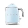 Smeg Mini Bouilloire 0,8 L 1400 W KLF05PBEU Bleu Azur -Ustensiles De Cuisine Boutique 702031 0 4 Mini bouilloire 0 8 L 1400 W KLF05PBEU bleu azur Smeg