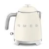 Smeg Mini Bouilloire 0,8 L 1400 W KLF05CREU Crème -Ustensiles De Cuisine Boutique 702032 0 1 Mini bouilloire 0 8 L 1400 W KLF05CREU creme Smeg